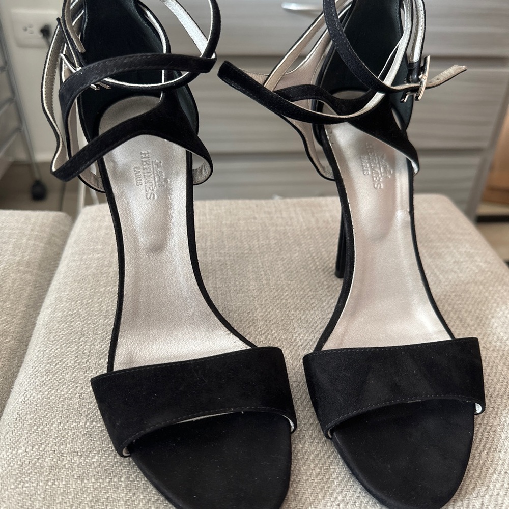Hermes Sandals in black suede with brilliant details in the HH brooch.